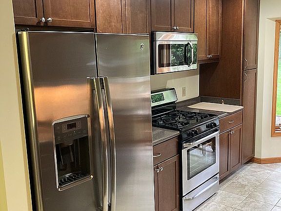 3rd image of 3710 Eastview Dr