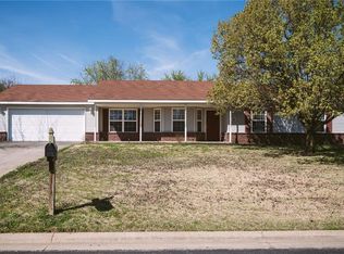 1322 Tudor St, Lowell, AR 72745