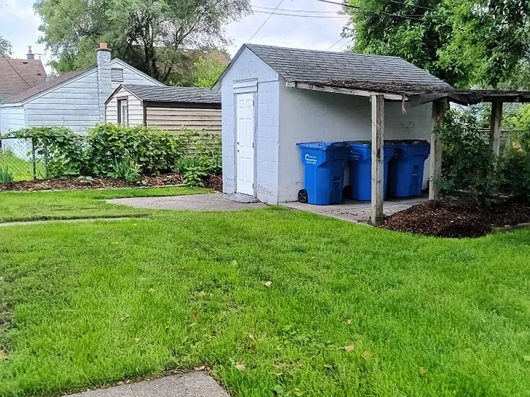 2044 Garrick Ave — Photo 7