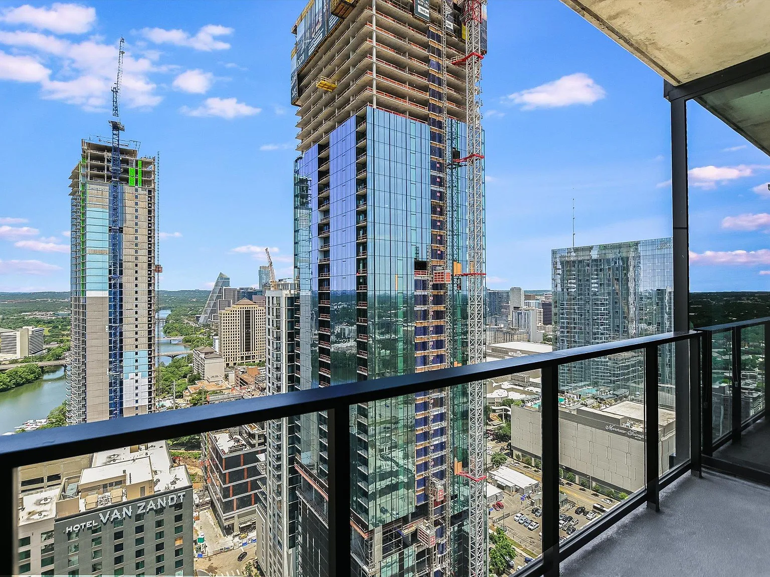 2 bed, 2.0 bath, 1073 sqft, $3,400 — Photo 2