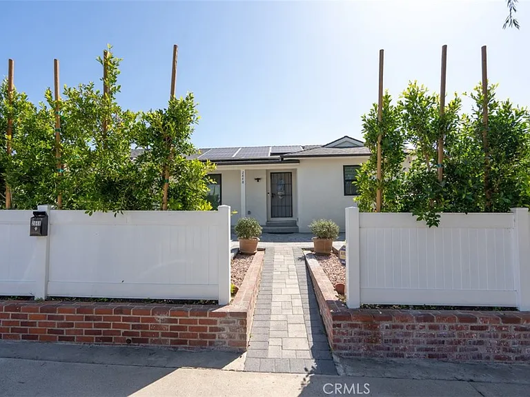 2848 N Frederic St — Photo 29