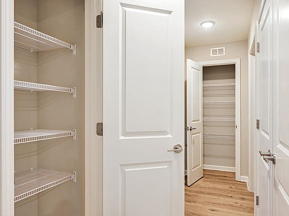 4th image of 750 6th Ave W #208