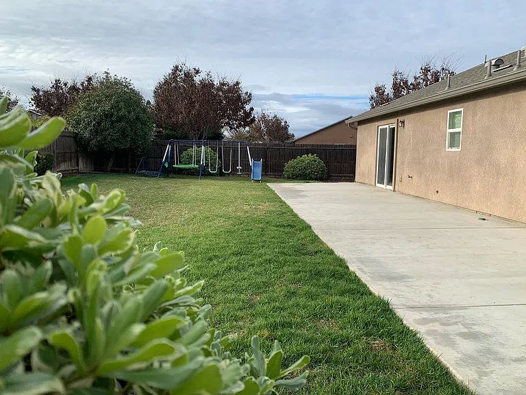 2423 W Corvina Ave — Photo 52