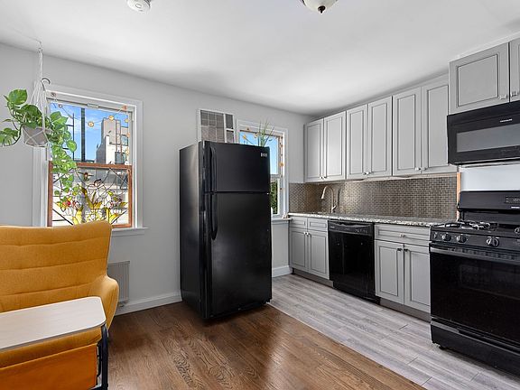 3rd image of 269 Ainslie St APT 2
