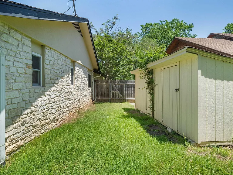 3215 Sesbania Dr — Photo 34