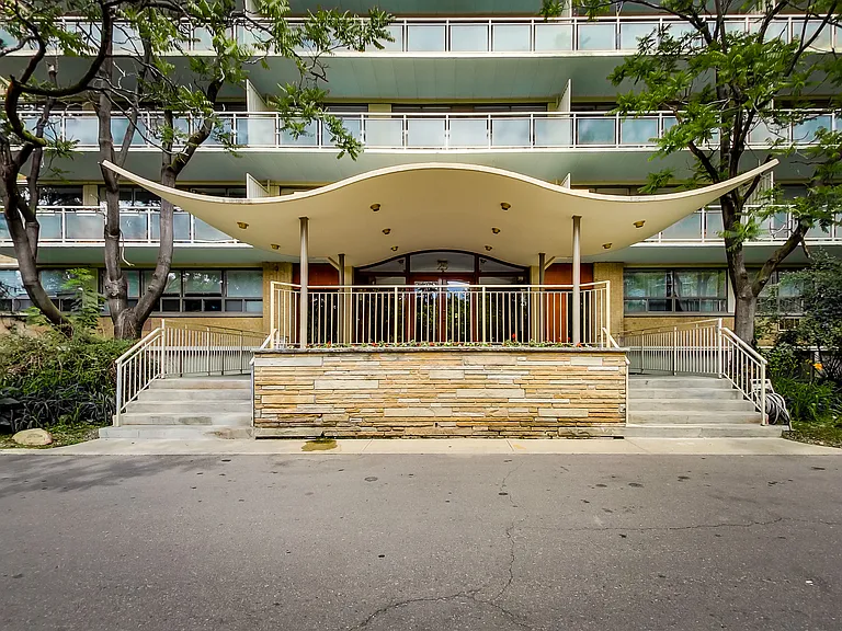 23 Lascelles Blvd — Photo 26