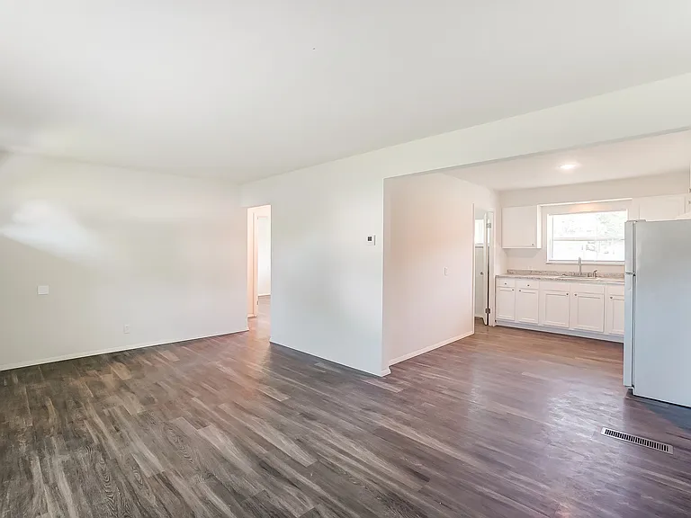 1107-09 Holmes Ave #1107 — Photo 3