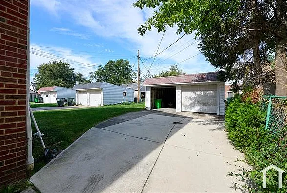 2 bed, 988 sqft, $1,055 — Photo 3