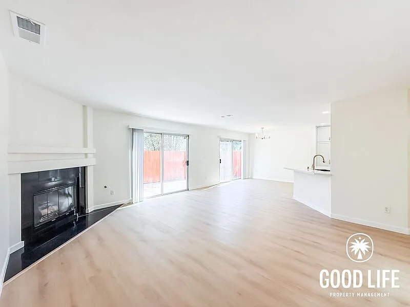 3 bed, 2.5 bath, 1523 sqft, $3,900 — Photo 3