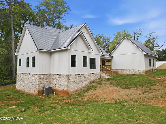 5th image of 272 Clinton Crossing Dr