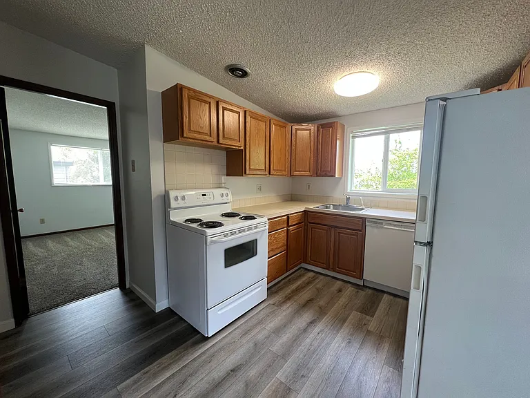 1148 10th Ave — Photo 35