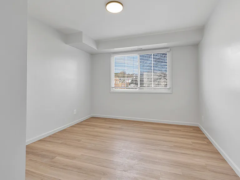 521 7th St NE #301 — Photo 5