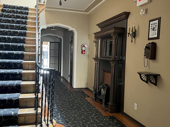 3rd image of 366 N Curson Ave APT 4