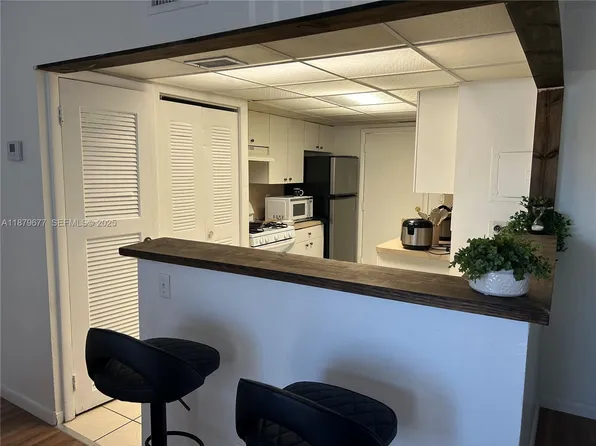 17901 NW 68th Ave APT R209, Hialeah, FL 33015