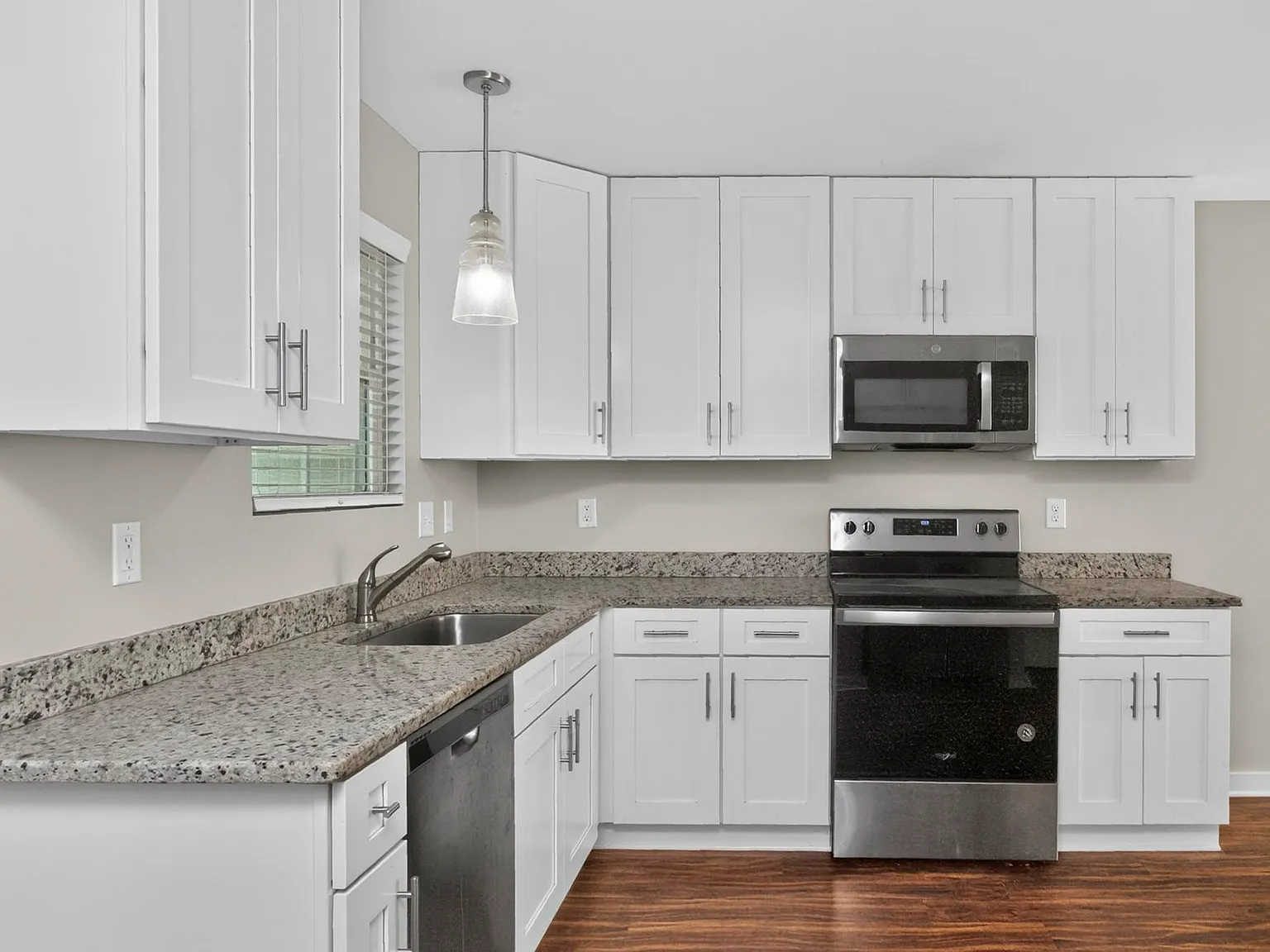 2 bed, 2.5 bath, 1260 sqft, $1,650 — Photo 2