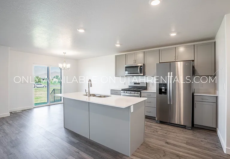 1864 S 460 W — Photo 8