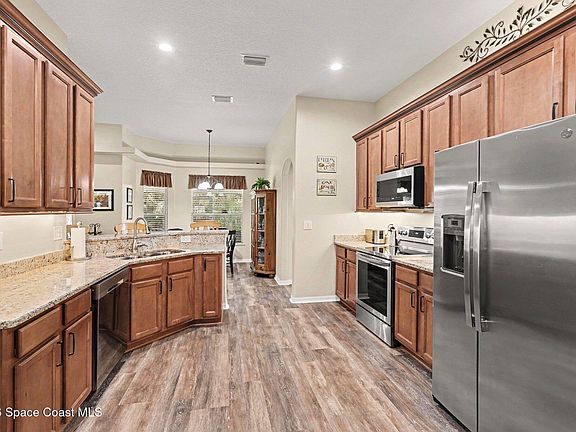 5th image of 2937 Fowler Ave SW