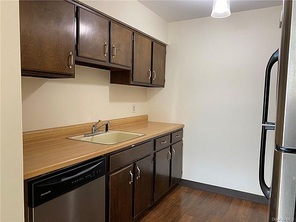 3rd image of 1904 Cortlandt Dr Unit 4