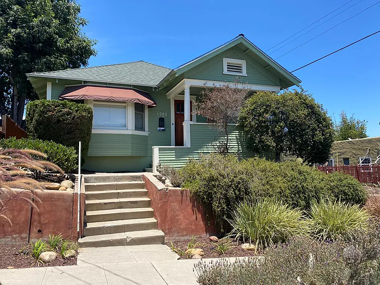 1924 Monroe Ave — Photo 1