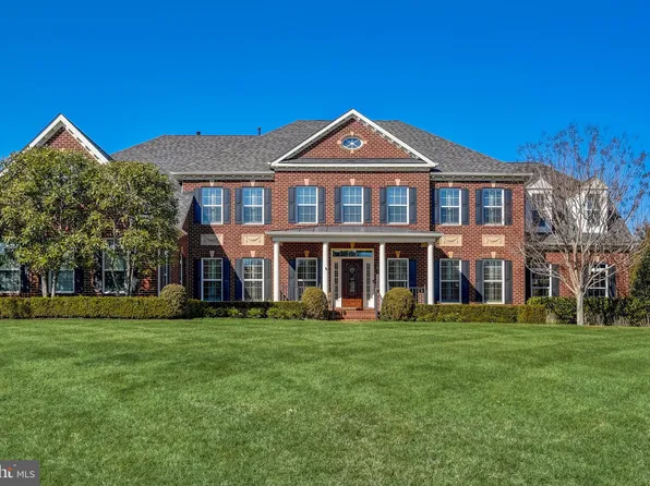 11624 Hunting Crest Ln, Vienna, VA 22182