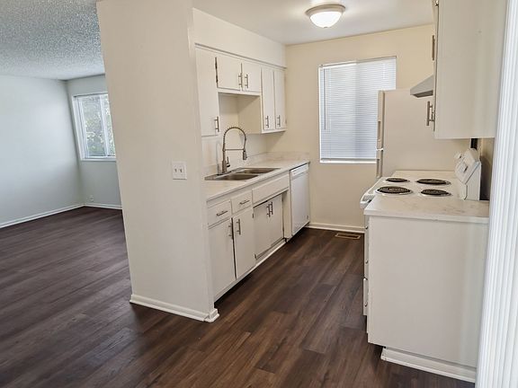 2nd image of 2125 W Grace Ave #2125