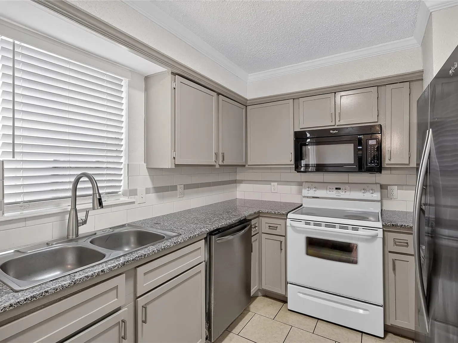 2 bed, 1.5 bath, 1068 sqft, $1,550 — Photo 4