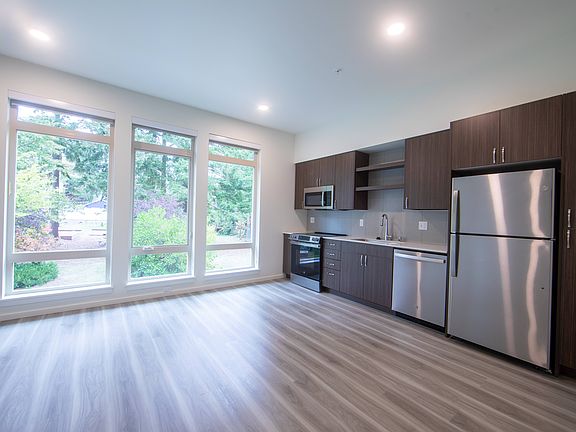4th image of 590 Madison Ave N #2-103