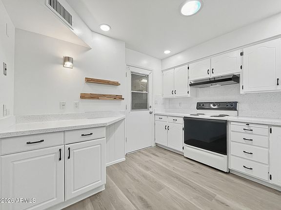 3rd image of 6020 E BILLINGS Street