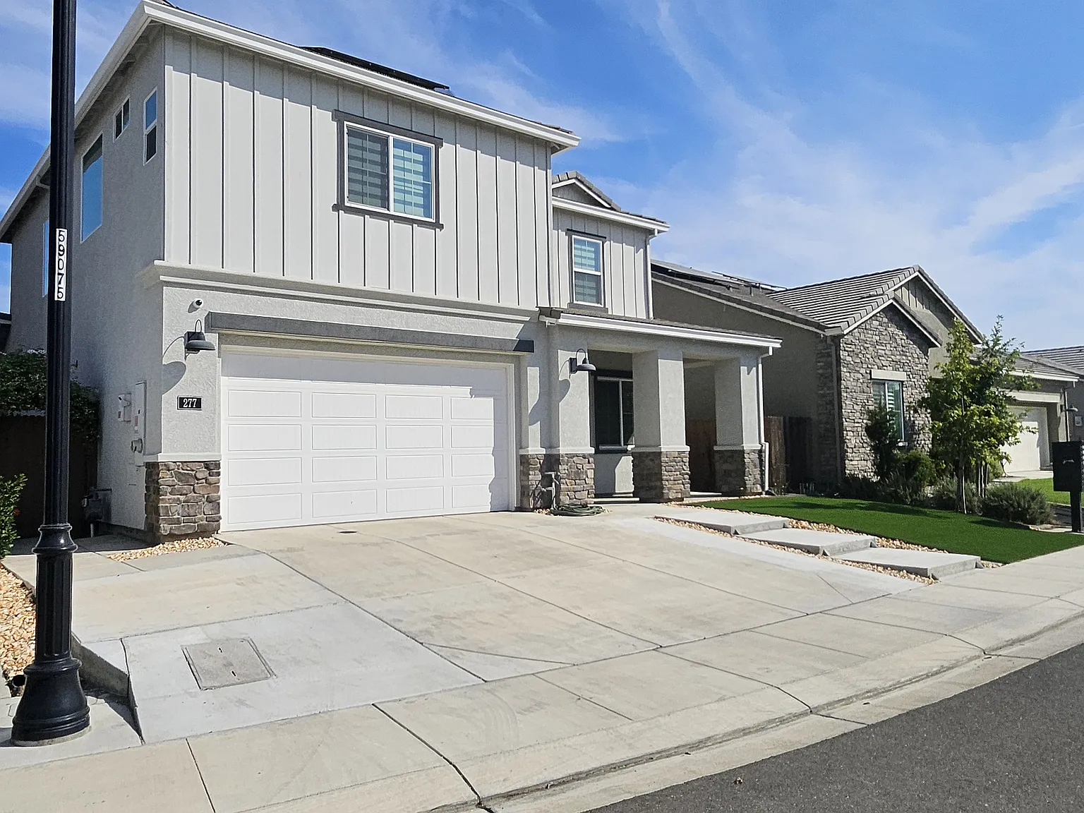 4 bed, 2.5 bath, 2331 sqft, $3,195 — Photo 2