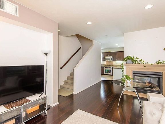 5th image of 1800 Oak St Unit 422