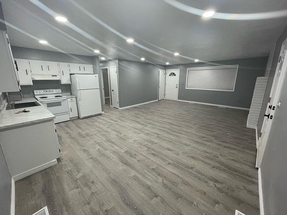 1st image of 650 N Crimson Dr