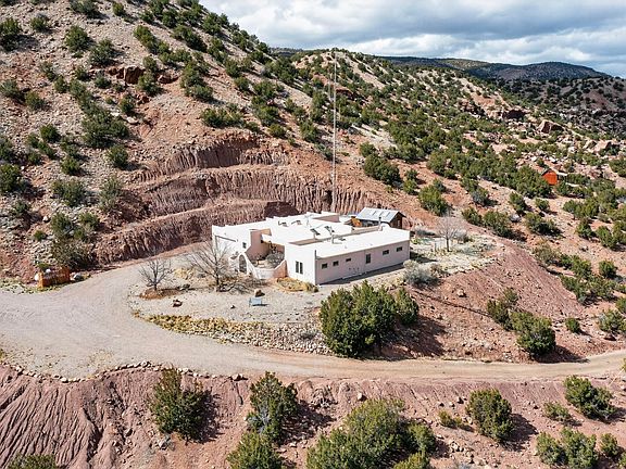 4th image of 100 Tower Ridge Rd