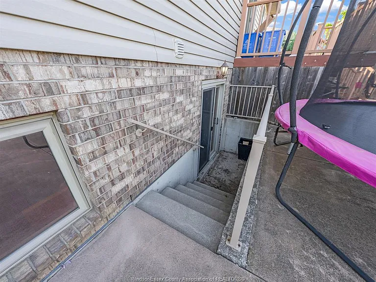 3040 Troup Cres — Photo 44