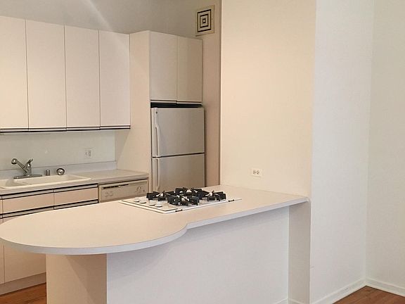4th image of 130 S Canal St APT 711