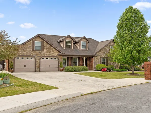 321 Honeyberry Ln, Rossville, GA 30741