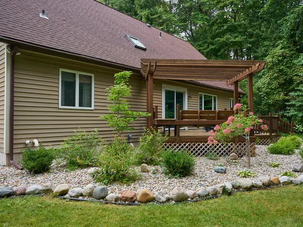 71213 State Line Rd, Edwardsburg, MI 49112