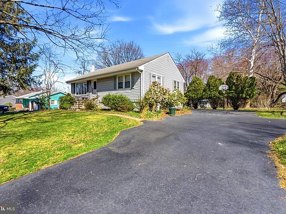 4th image of 260 Dutch Neck Rd