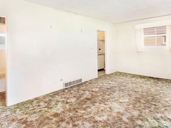3rd image of 17307 Park Ave