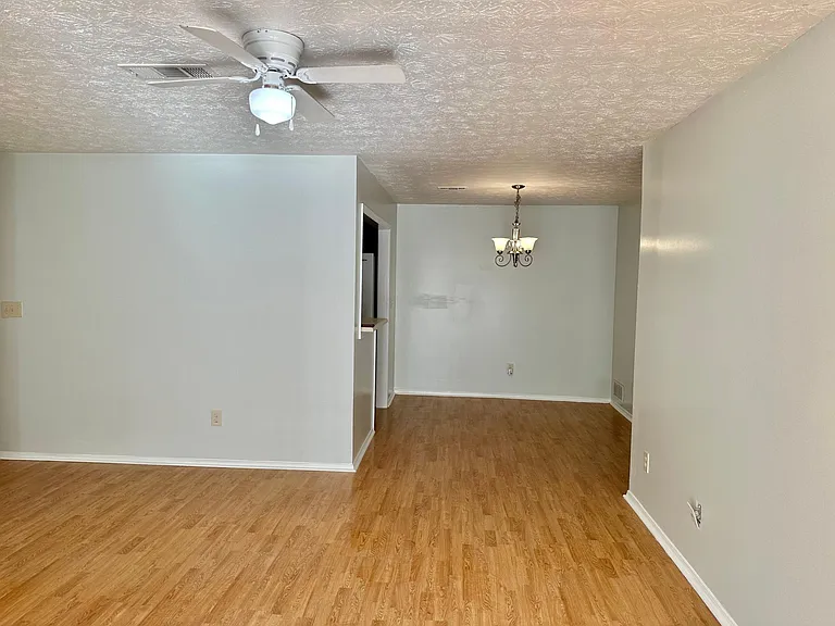 1803 Augusta Dr — Photo 4