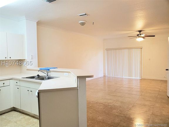 5th image of 541 Saint Tropez Ln