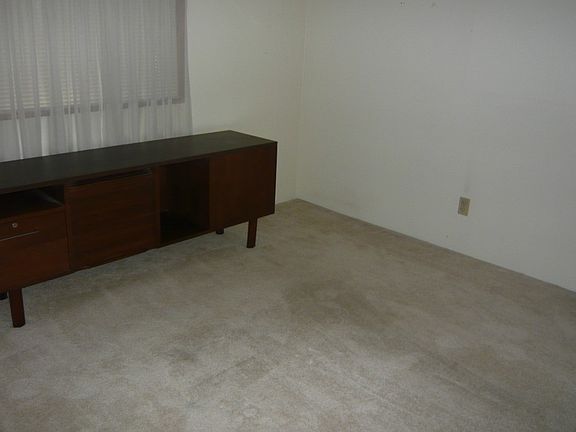 4th image of 3611 I St NE Unit 167