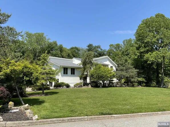325 Westwind Ct, Norwood, NJ 07648