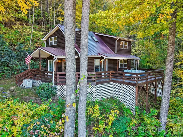 205 Hidden Cove Rd, Maggie Valley, NC 28751