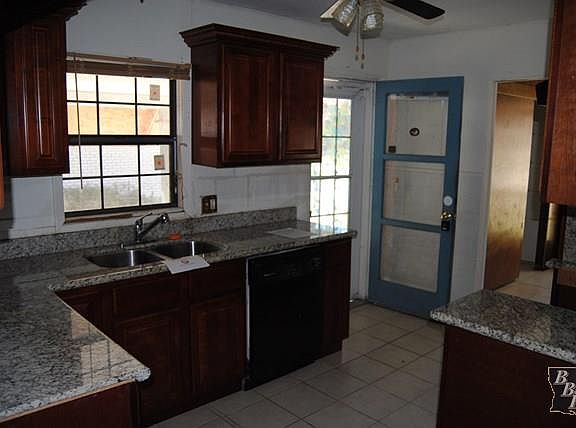 5th image of 408 Arlington Ave
