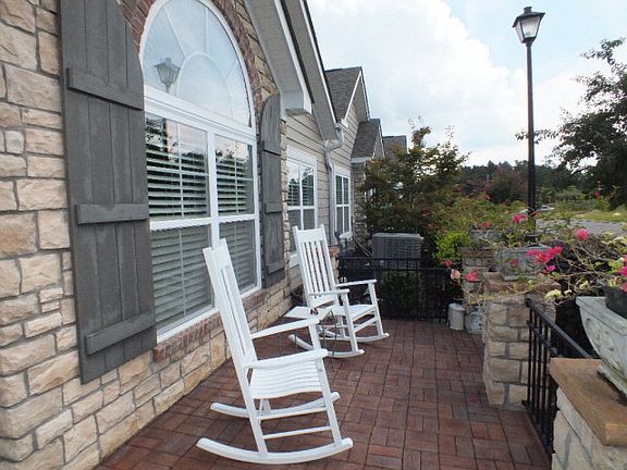 4th image of 220 Harvest Ln