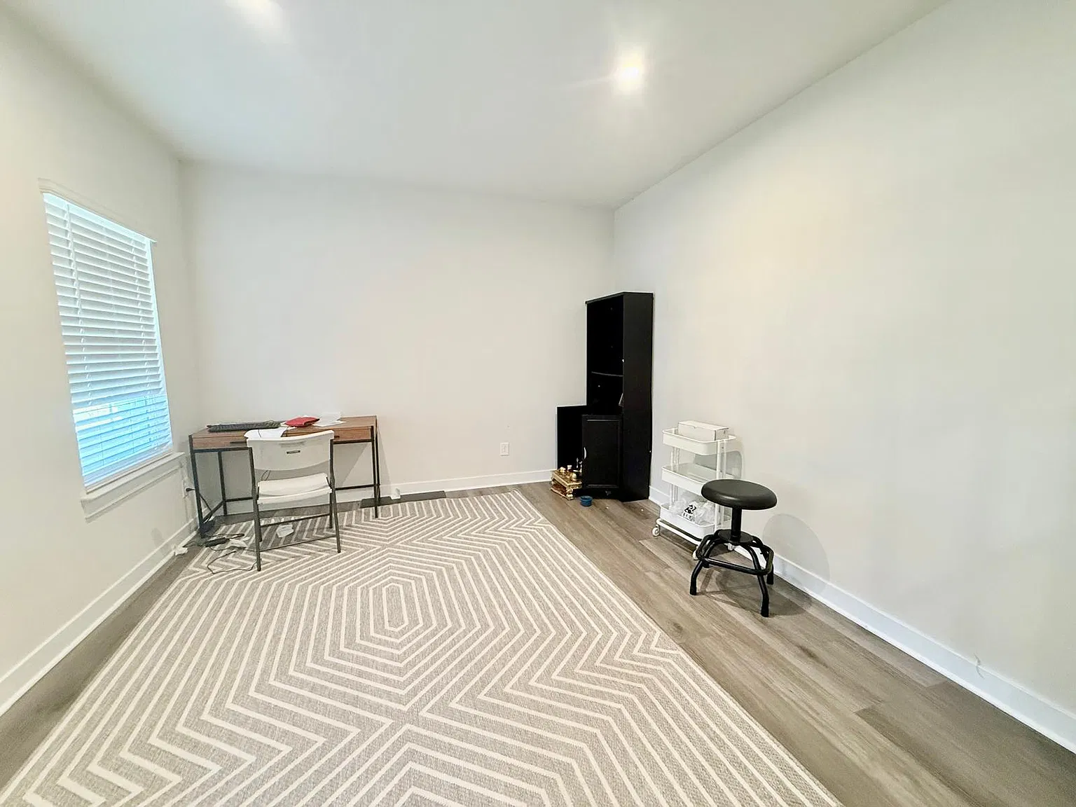 5 bed, 3042 sqft, $2,990 — Photo 3
