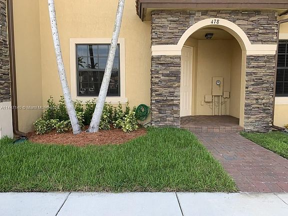 4th image of 478 SE 32nd Ave #0