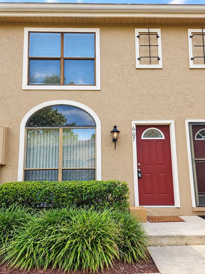 Freshly Updated 2-Bedroom Townhome in Winter Springs Community Pools & Great Amenities! — Photo 1