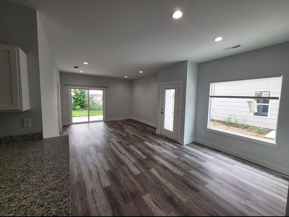 1st image of 5450 N Colburn Ct E