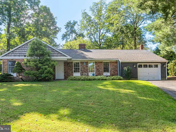 9 Northfield Ct, Lambertville, NJ 08530